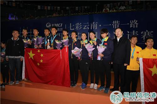 云南省委常委、昆明市委书记程连元，安宁市委书记王迅出席闭幕式并为获奖运动员颁奖。