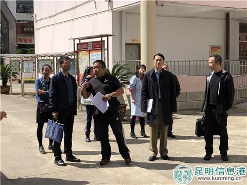 专家组来到金辰中学走访