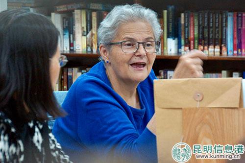 包琼正在讲课 记者苏雯芊 摄 包琼正在讲课 记者苏雯芊 摄