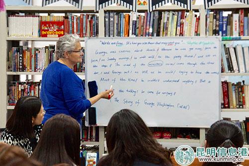 包琼正在上写作课 记者苏雯芊 摄 包琼正在上写作课 记者苏雯芊 摄