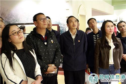 党员干部们参观“百年军校 将帅摇篮”主题展览