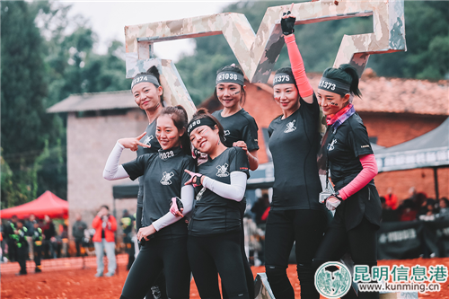 女选手们赛前合影