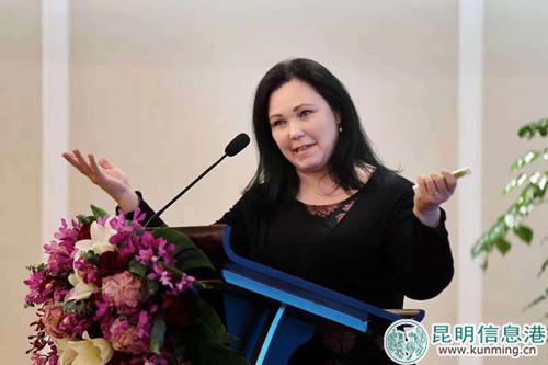 Paula Weber女士现场讲授ICL晶体植入手术 Paula Weber女士现场讲授ICL晶体植入手术