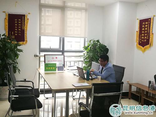 西山区政务服务中心首设区公共法律服务中心是一大亮点。