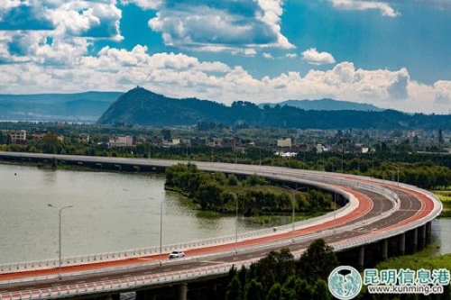 最美环湖路--供图 最美环湖路--供图