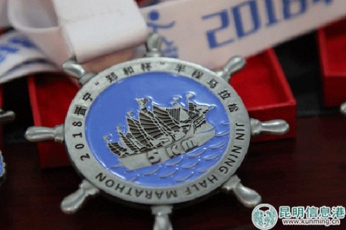 5km奖牌--记者薛江涛摄 5km奖牌--记者薛江涛摄