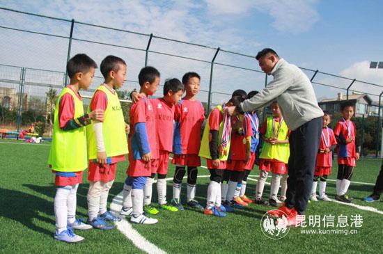 4、颁奖 4、颁奖