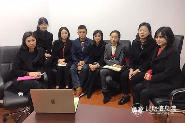 私人银行中心职工观看庆祝改革开放40周年大会现场直播。