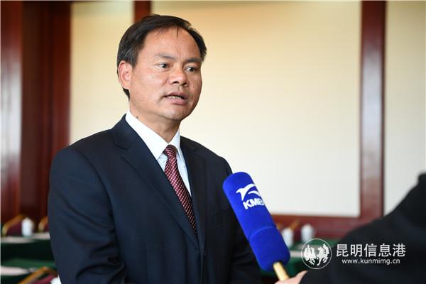 石林风景名胜区管理局党委书记、局长毕文祥接受媒体采访