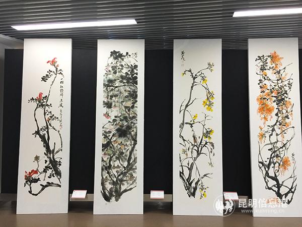 岳黔山《版纳写生》四幅作品。记者孙红亮摄