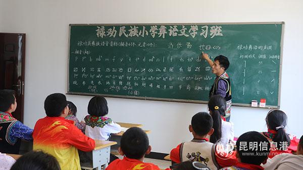 图片2：双语教学。供图。