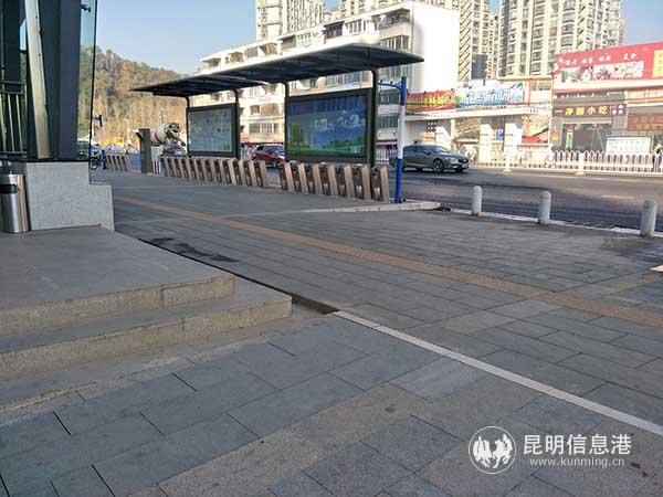 完成施工的地铁B出入口 记者黄彩英