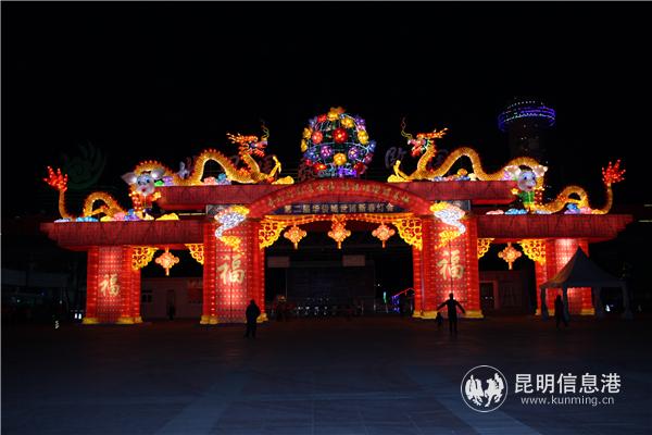 本次华侨城世博新春灯会共计由8000万个彩灯组成，共有40余种主题灯展区。 供图