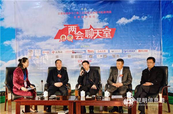 “两会聊天室”热议民营企业下乡。记者曹月 摄 “两会聊天室”热议民营企业下乡。记者曹月 摄