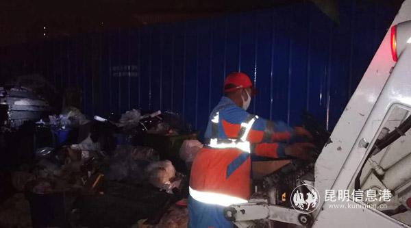 每天凌晨4点刘石宝就开始了他的工作。供图 每天凌晨4点刘石宝就开始了他的工作。供图