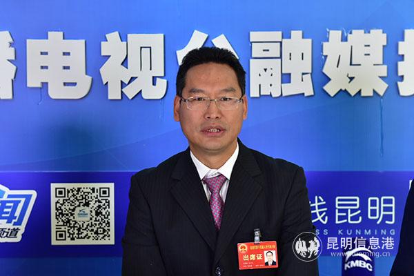 昆明市人大代表、安宁市委副书记、市长张勤勋。掌上春城邓斌供图 昆明市人大代表、安宁市委副书记、市长张勤勋。掌上春城邓斌供图