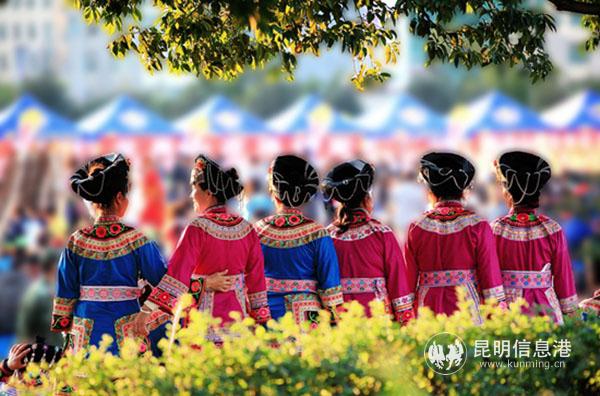 禄劝彝族妇女。陆春海 摄 禄劝彝族妇女。陆春海 摄