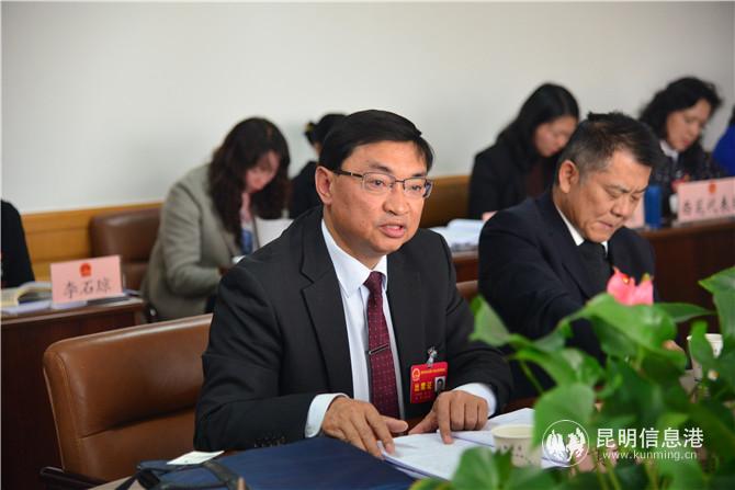 分组讨论，代表发言