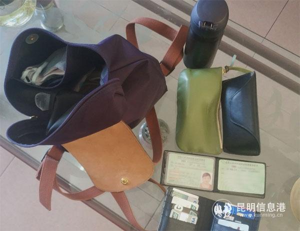 遗失在车厢内的背包 遗失在车厢内的背包