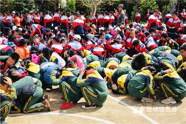 图五 防震减灾安全演练