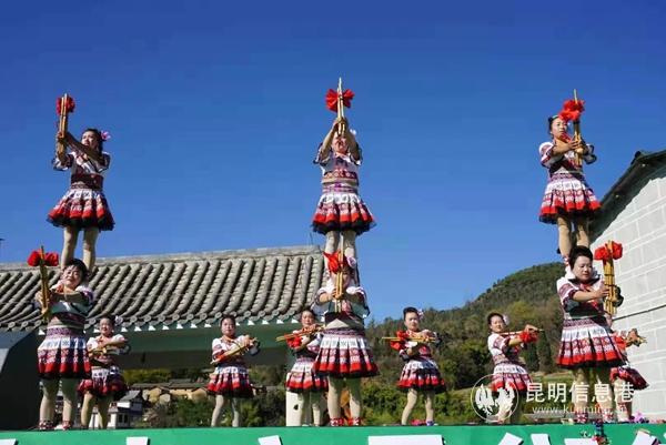 体现民俗特色的开幕演出。解宇供图 体现民俗特色的开幕演出。解宇供图