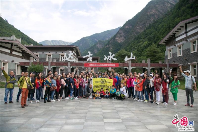 春季的自驾游最佳目的地，达古冰川！