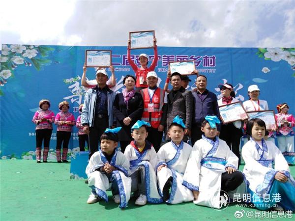 女子全马前五名上台领奖。彩龙网友刘家荣摄 女子全马前五名上台领奖。彩龙网友刘家荣摄