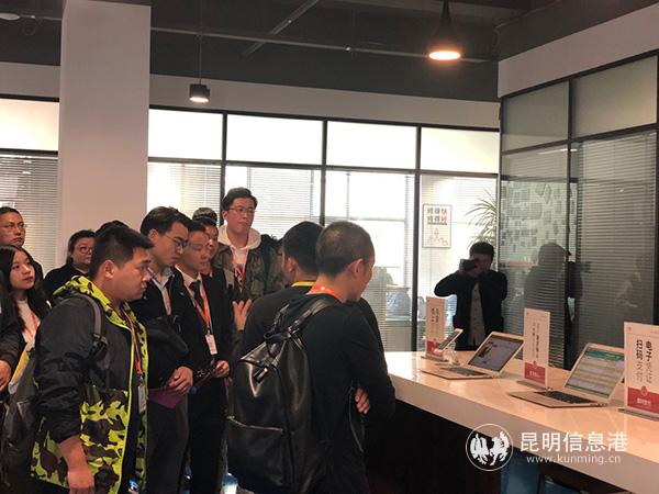 “体验CEO”们在参观九机总部