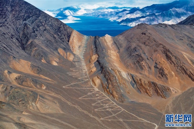 （西藏民主改革60周年）（4）今日西藏：立体交通——世界屋脊变坦途
