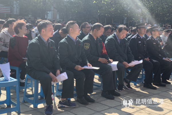 车队员工认真学习（十八车队反黑除恶那篇）