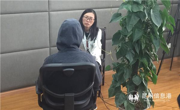 举报人接受媒体采访