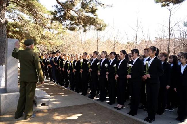 清明节,师生们这样致敬英雄!