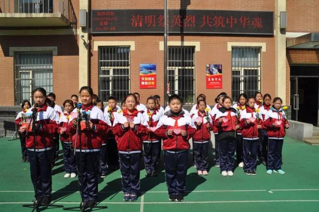 清明节,师生们这样致敬英雄!