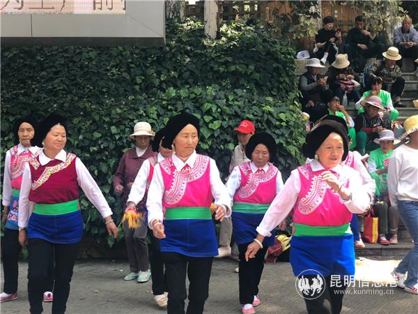 各族群众自发组织表演，共庆“三月三”