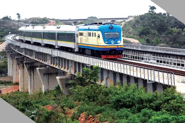 “一带一路”上的青春“建证”：铁轨上的“中国名片”