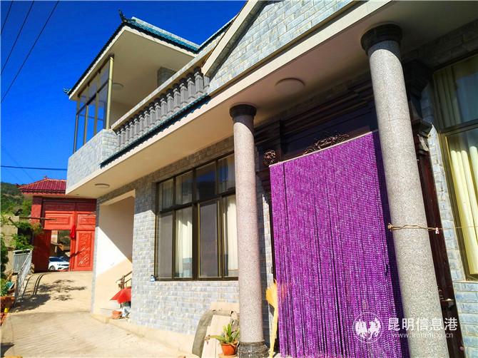 杨光明家漂亮的小洋楼。记者江枫 摄