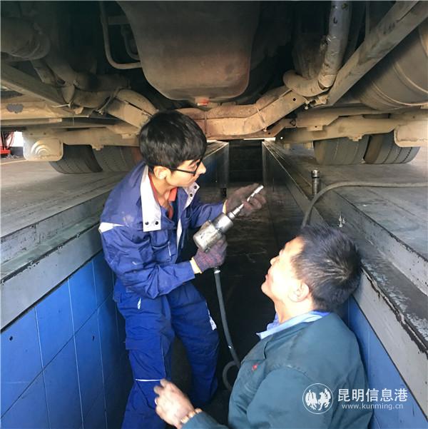 昆明公交二车队开展节前车辆安全检查