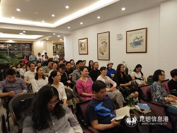 参与活动的读者们 参与活动的读者们