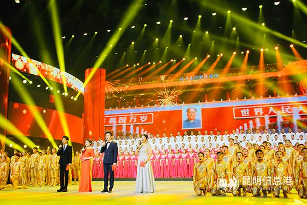 图一 开场演出 《歌唱祖国》