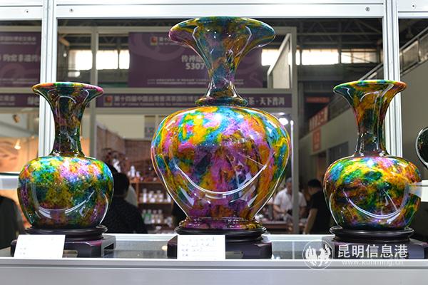 台湾生产的七彩玉花瓶 台湾生产的七彩玉花瓶