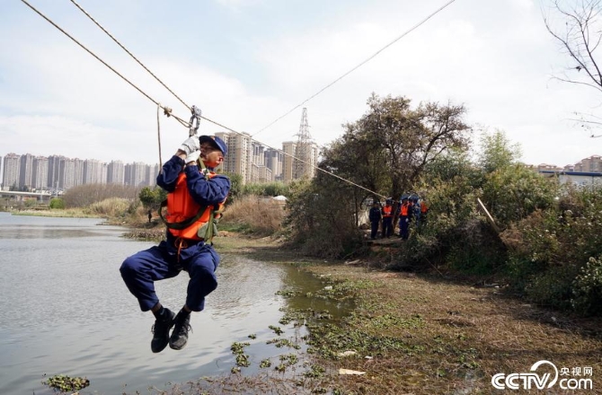 【追梦火焰蓝】液压扩张器变身“绣花针” 苦练技能做合格“守夜人”