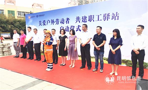 劳动者代表发言。记者 张薇 摄 劳动者代表发言。记者 张薇 摄