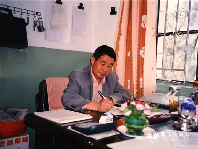 张汉存当乡村医生时的工作照