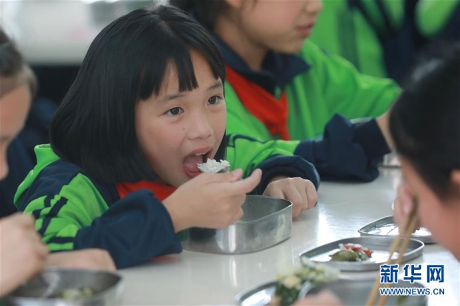 贵州:“大数据”护航学生“舌尖安全” (社会)(5)贵州:“大数据”护航学生“舌尖安全”