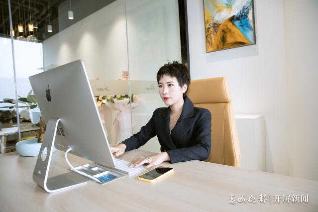 00300677896_bb7d6cf7