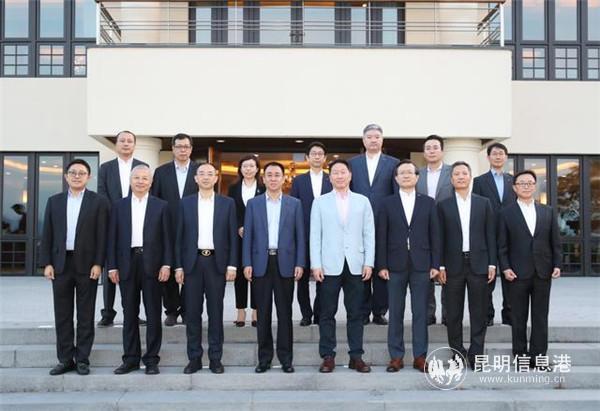 双方会谈后合影