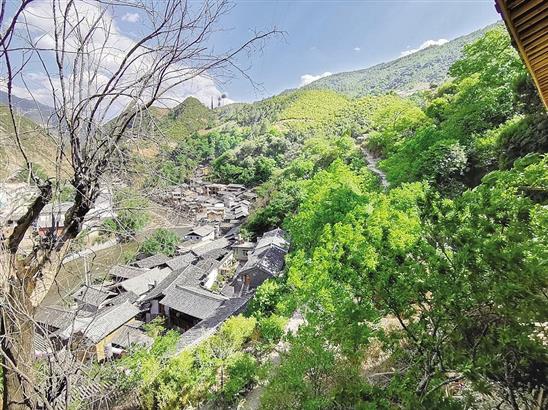 弥井村依山傍水，地处偏远。弥井村依山傍水，地处偏远。