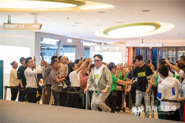 昆明路演主创上台 昆明路演主创上台