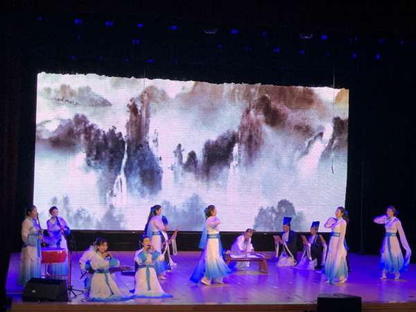 主题鲜明、富有特色、形式多样的节目表演 主题鲜明、富有特色、形式多样的节目表演