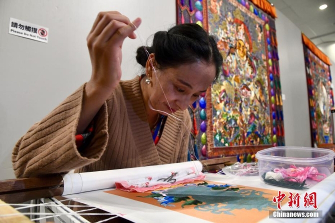 7ca98175f1aa4b32aee152ad67120198